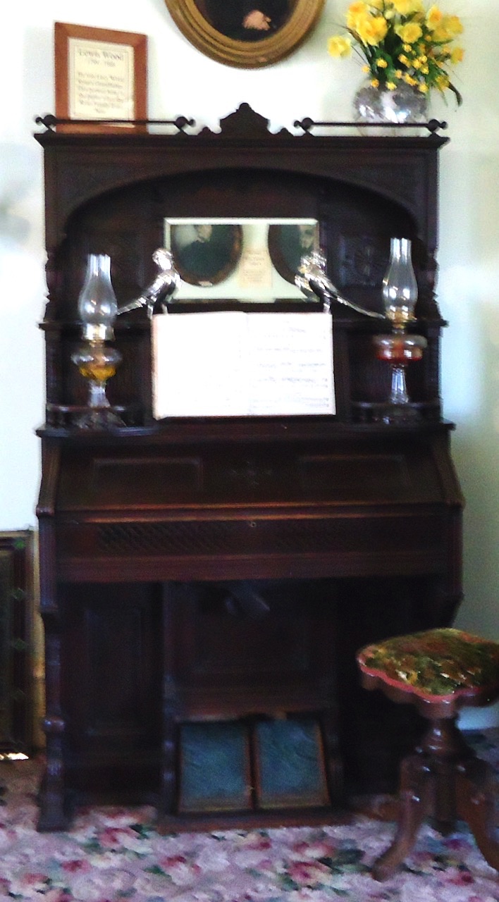 Pump organ from Stillacom church